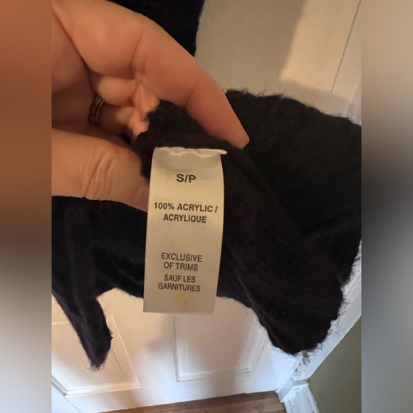 Ardene Sweater - Picture 5 of 5